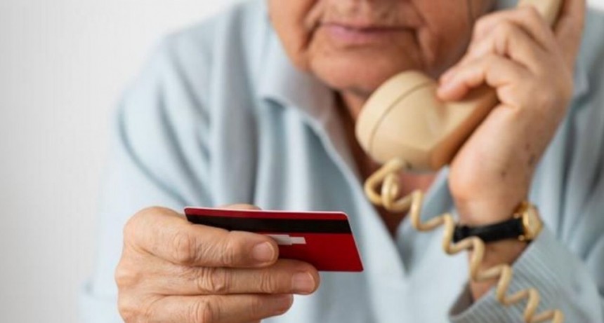 Alertan que no se detienen estafas con planes sociales