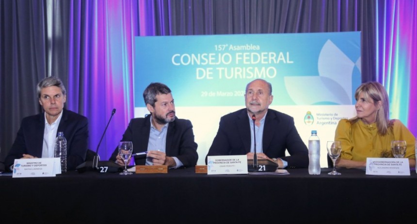 Perotti y Lammens firmaron un convenio para potenciar el turismo social en Santa Fe
