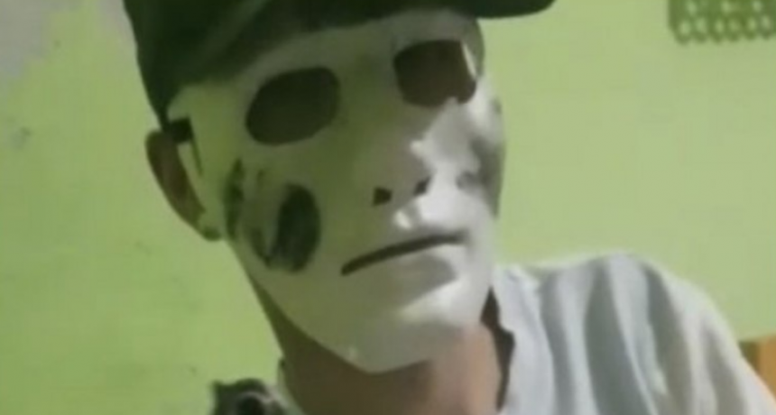 Rosario: Identificaron al joven que amenaz&oacute; a los vecinos del barrio 