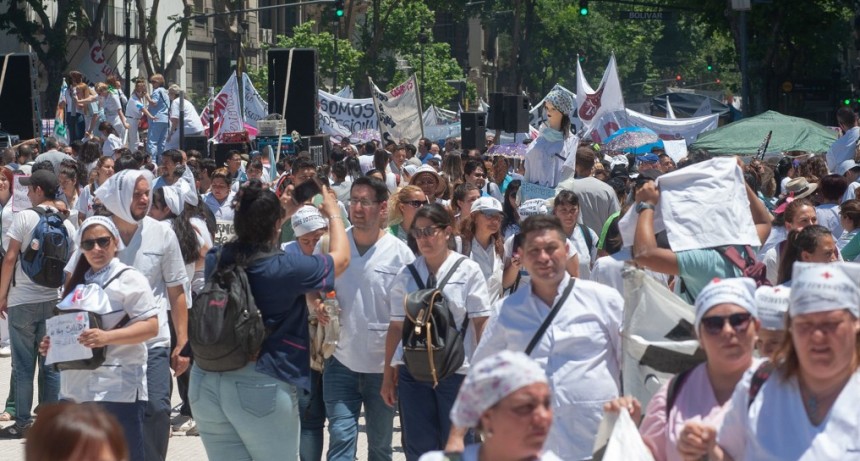 M&eacute;dicos y profesionales de la salud de paro