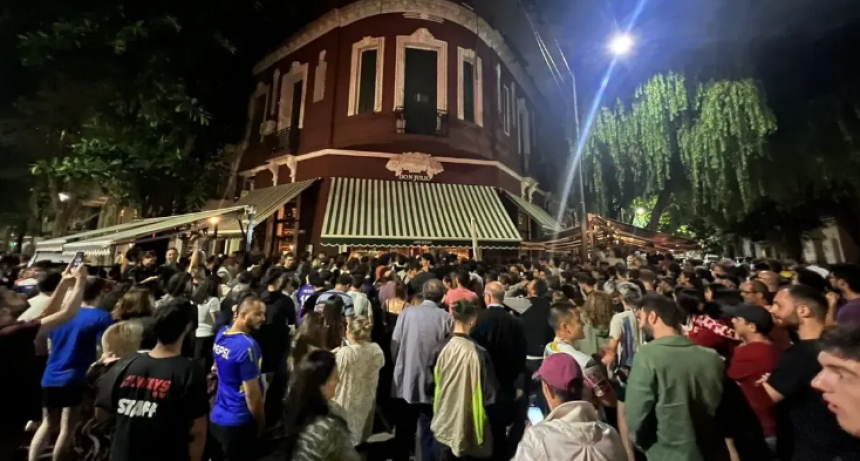 Messi caus&oacute; una revoluci&oacute;n en una parrilla de Palermo