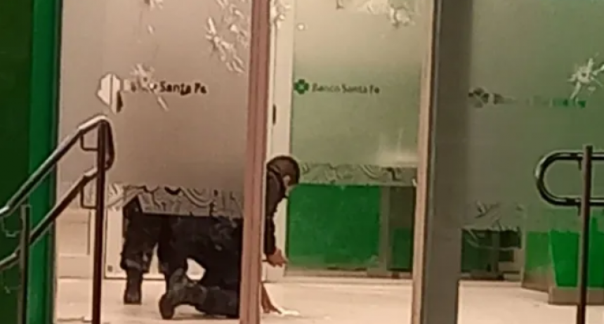 Tercer ataque contra el Banco de Santa Fe: balearon la sucursal de Ganadero Baigorria