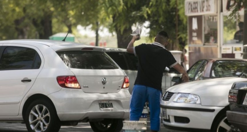 Piden suspender el estacionamiento medido en la ciudad por la presencia de trapitos