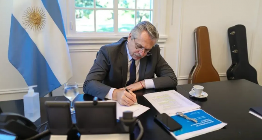 Imputan a Alberto Fern&aacute;ndez por irregularidades en la contrataci&oacute;n de seguros