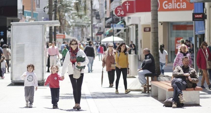 &iquest;Llega el horario corrido al comercio santafesino? Actualmente un empleado gasta alrededor de $67.000 mensuales si se mueve en colectivo
