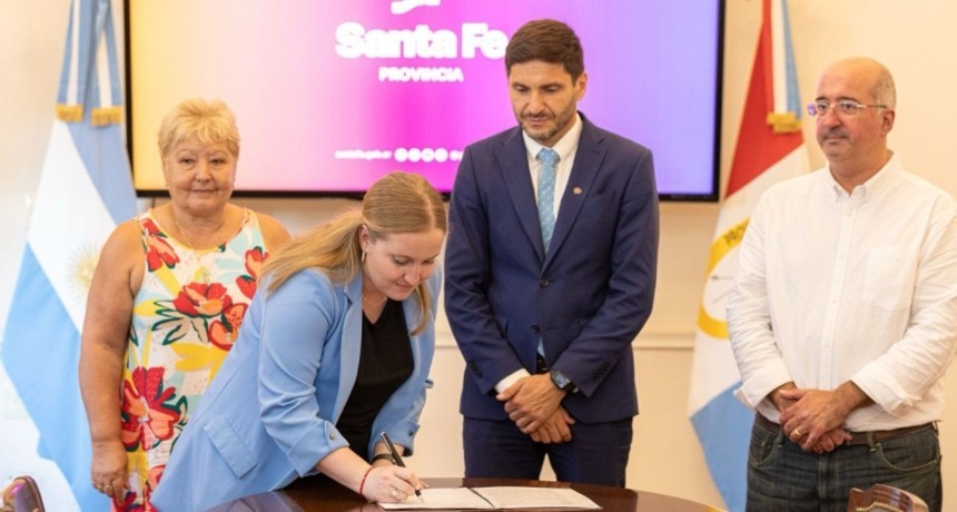 Pullaro encabez&oacute; la firma de un convenio para fortalecer la prevenci&oacute;n y abordaje de consumos problem&aacute;ticos