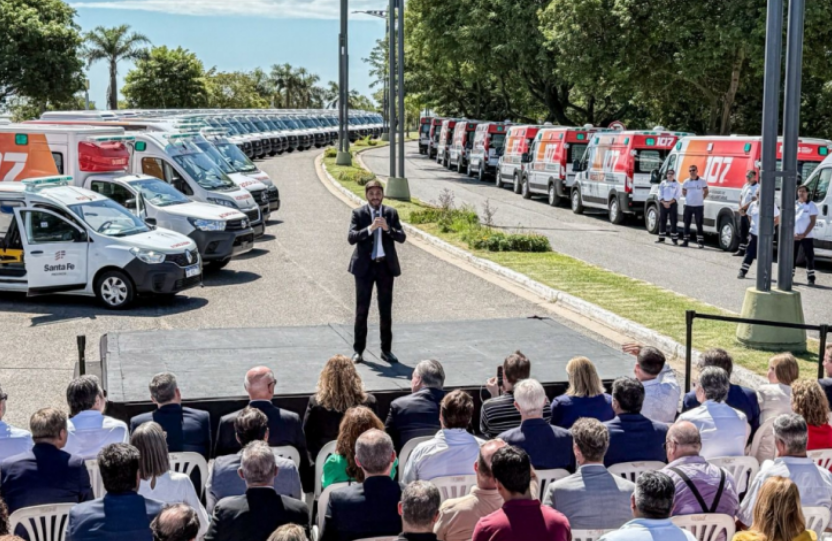 Pullaro encabezó la presentación de 174 ambulancias 0 Km en Santa Fe