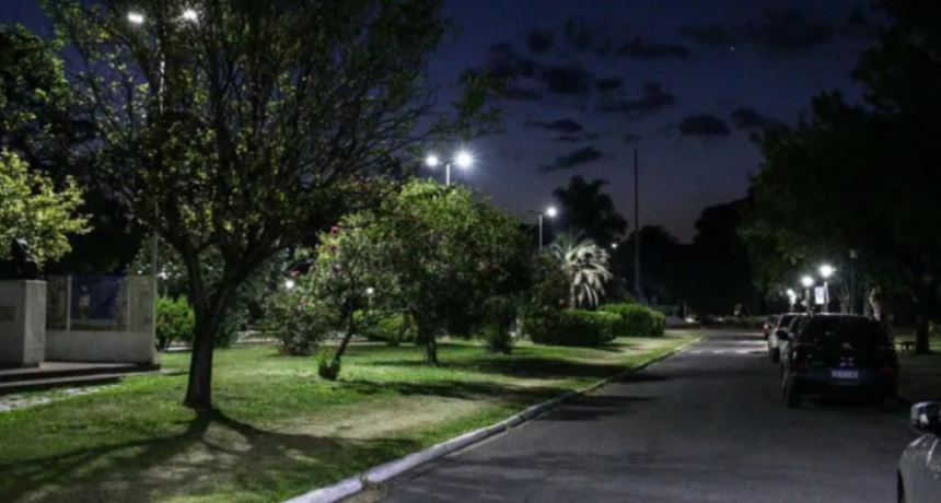 Robaron 68 luminarias led reci&eacute;n instaladas en el Parque Garay
