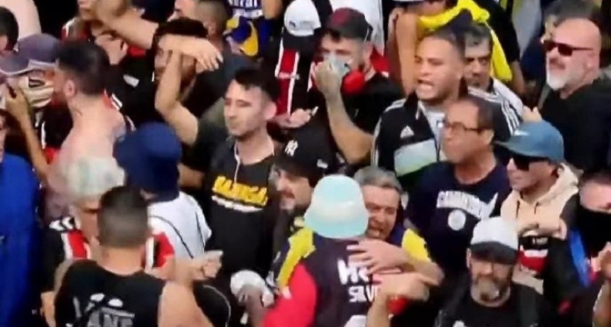 Marcha de jubilados en el Congreso: graves incidentes entre Policía, hinchadas de fútbol y otros manifestantes