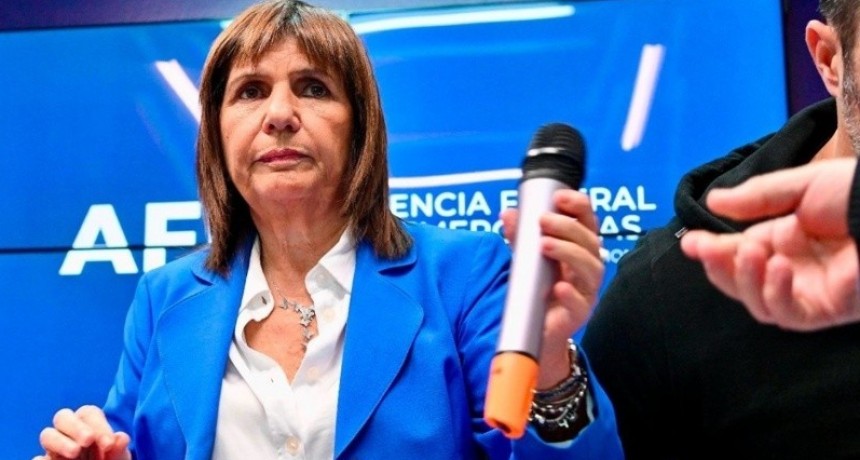 Patricia Bullrich presentará el proyecto de la denominada "Ley Antibarras" tras la represión durante la marcha de jubilados
