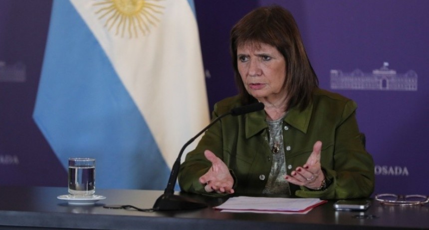 Patricia Bullrich presentó el proyecto de ley Antibarras tras la represión durante la marcha de jubilados