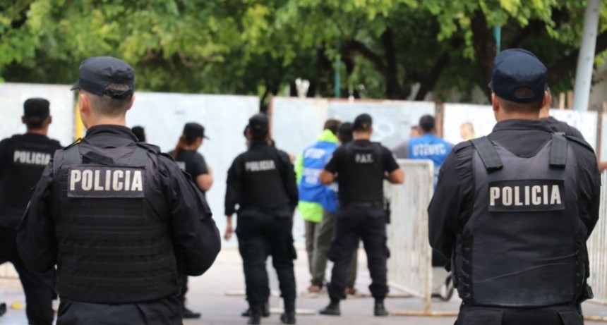 El Gobierno equipa a la Policía de Santa Fe con pistolas de electroshock y de proyectiles cinéticos