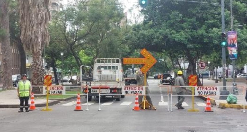 Comenz&oacute; la obra para reparar el hundimiento de Bulevard y Alberdi