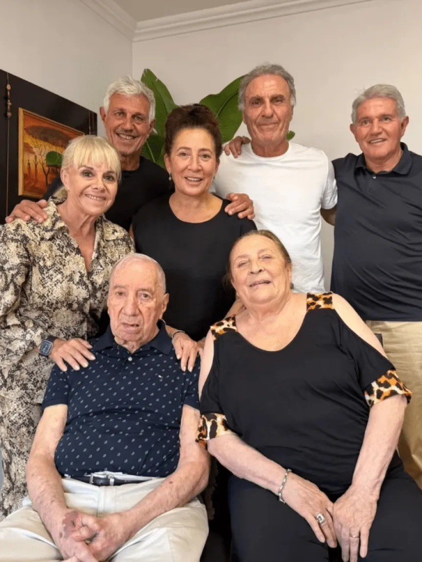 La foto de Bilardo en el festejo de sus 88 a&ntilde;os rodeado de campeones del mundo