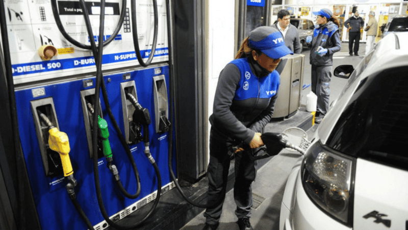 Volvi&oacute; a subir la nafta y la s&uacute;per roza los 2 mil pesos
