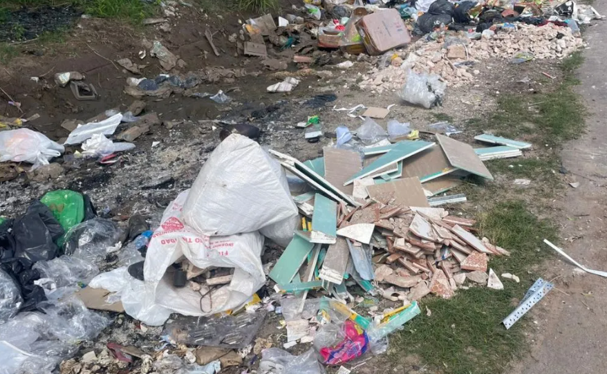 Crece un microbasural cerca del Hospital de Ni&ntilde;os Alassia y preocupa a los vecinos
