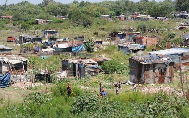 Gran Santa Fe: baja la pobreza al 30,6% pero sube la indigencia al 9,3%