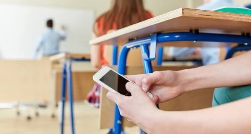 Santa Fe limita el uso de celulares en las escuelas