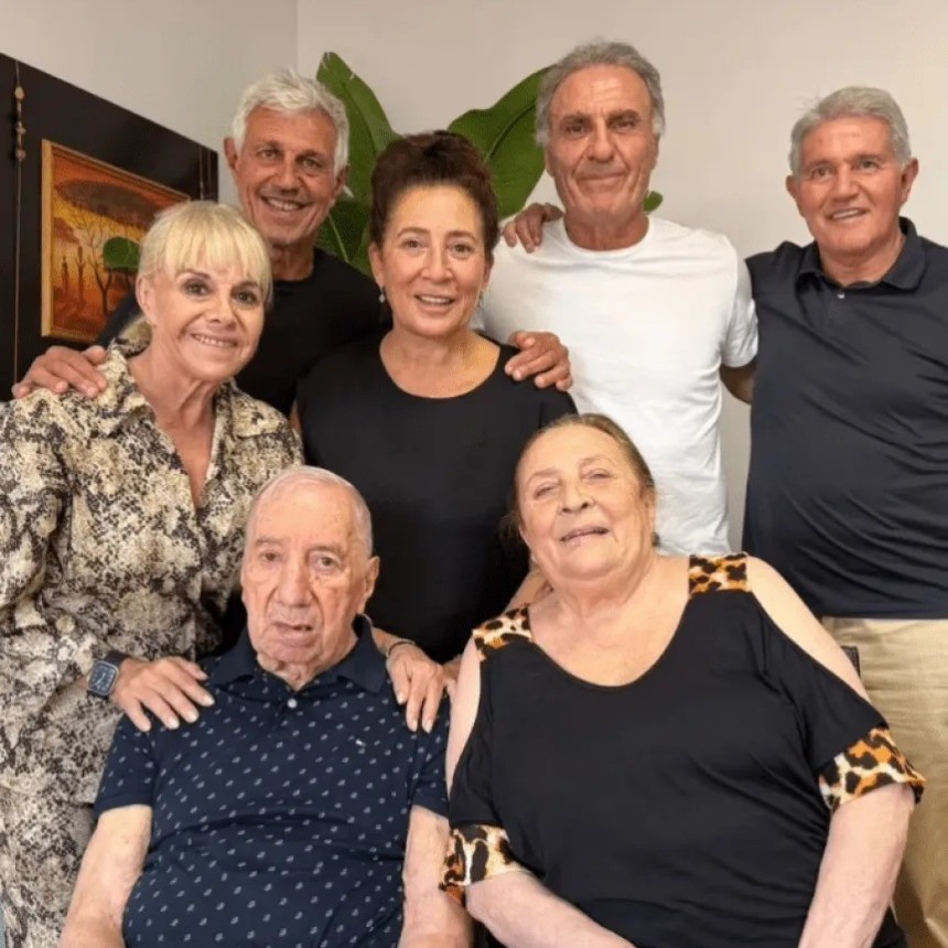 La foto de Bilardo en el festejo de sus 88 a&ntilde;os rodeado de campeones del mundo