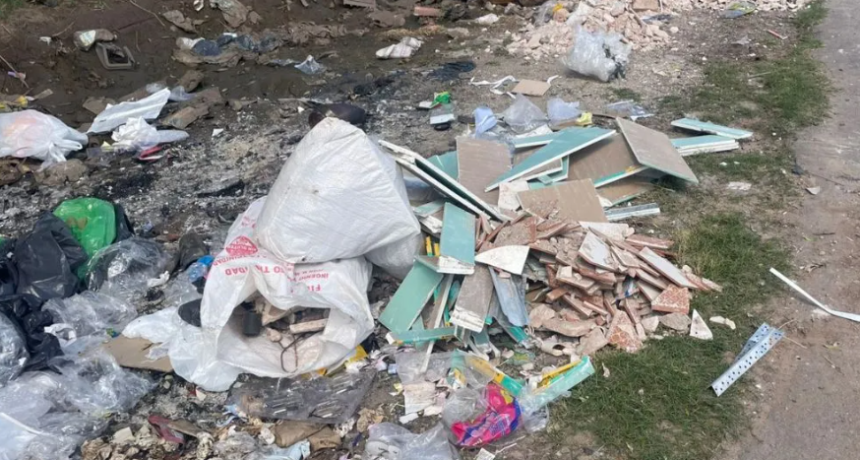 Crece un microbasural cerca del Hospital de Ni&ntilde;os Alassia y preocupa a los vecinos