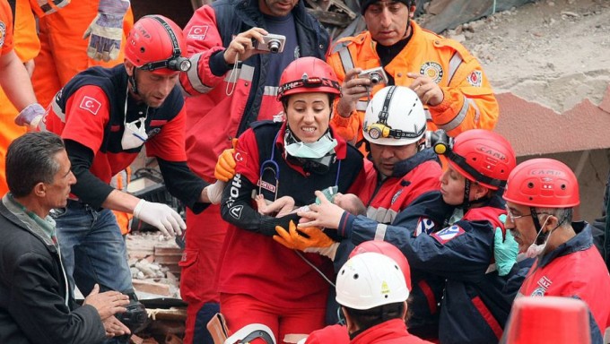Sobrevivieron entre los escombros: 5 historias de rescates milagrosos