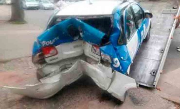 Lavaban el patrullero y termin&oacute; destrozado
