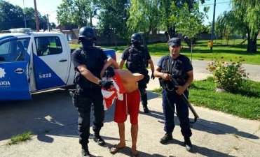 Detenidos y secuestro de armas de fuego tras allanamientos en Santa Rosa y Villa Oculta