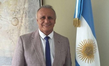 Del Sel deja la embajada pero sigue en Cambiemos