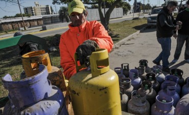 Este viernes contin&uacute;a la venta de garrafas de gas a precio diferencial