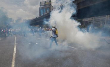 Tres muertos y m&aacute;s 1000 detenidos en manifestaciones en Venezuela