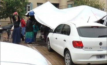 Amor gitano: llegaron de todo el pa&iacute;s y acampan frente al Cullen