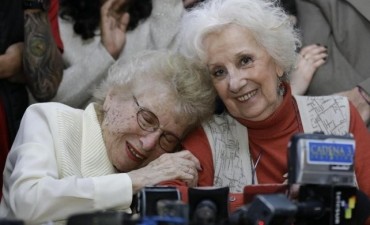 Abuelas de Plaza de Mayo recuper&oacute; al Nieto 122