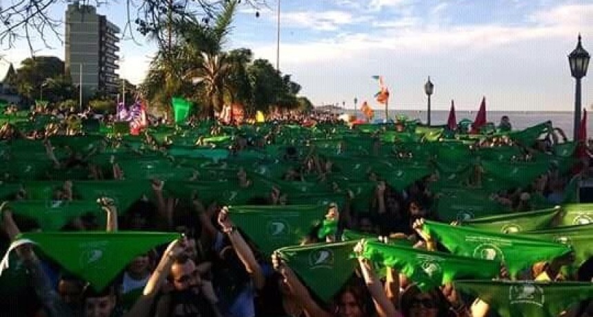 "Pa&ntilde;uelazo" por la despenalizaci&oacute;n del aborto en Santa Fe