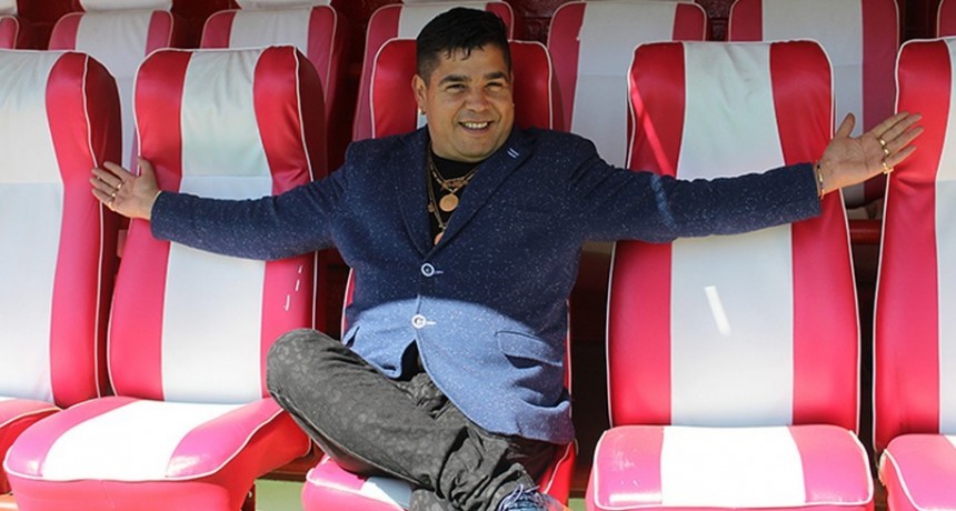 &ldquo;Poder cantar en el club del cual uno es hincha es algo fant&aacute;stico&rdquo;