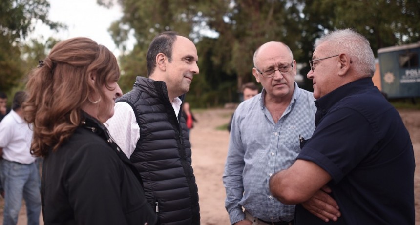 Corral inaugur&oacute; la colocaci&oacute;n de geoceldas en calle Francisco de As&iacute;s, en Colastin&eacute; Norte