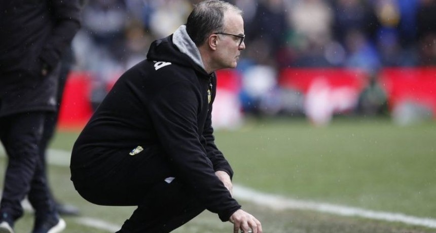 Perdi&oacute; el equipo de Bielsa y complica el ascenso