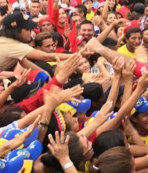 Militares se sublevan contra Maduro y Guaid&oacute; llama a calle sin retorno