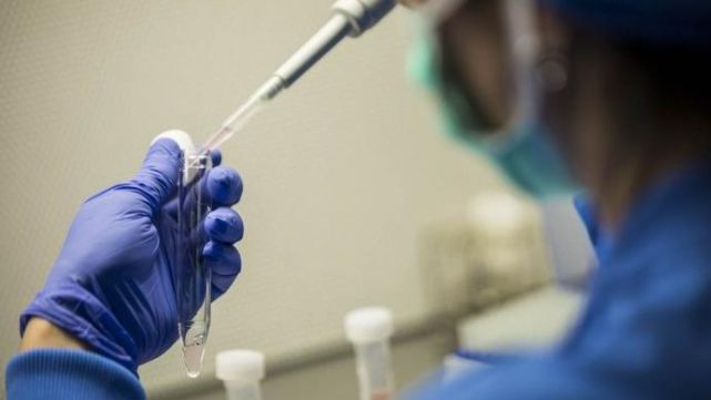 M&eacute;dico us&oacute; su esperma para aumentar las chances de embarazo al inseminar a 49 mujeres
