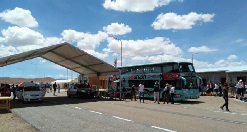 Migraciones intervino en el operativo de detecci&oacute;n de un micro con pasajeros proveniente de Jujuy