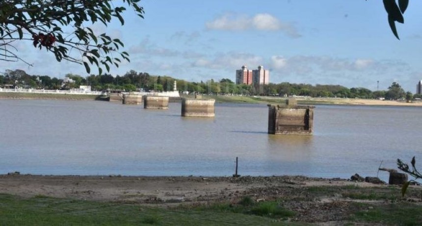 El r&iacute;o Paran&aacute; en su nivel m&aacute;s bajo del siglo en el puerto de Santa Fe