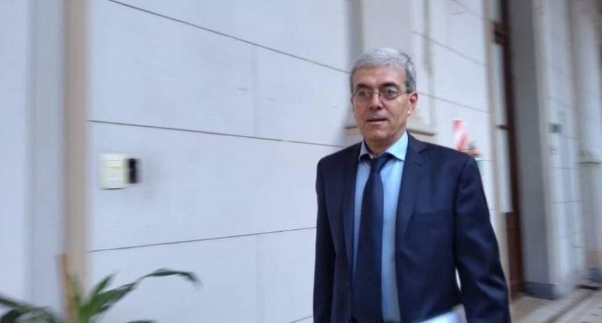 Agosto dijo que no puede asegurar que la provincia pague los sueldos el mes que viene