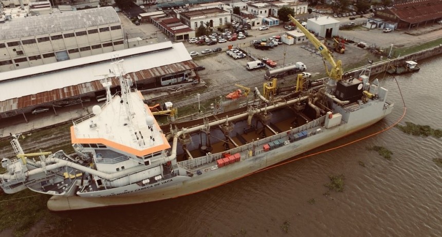 El Puerto de Santa Fe comenz&oacute; a dragar el canal de acceso para enfrentar la bajante del R&iacute;o Paran&aacute;