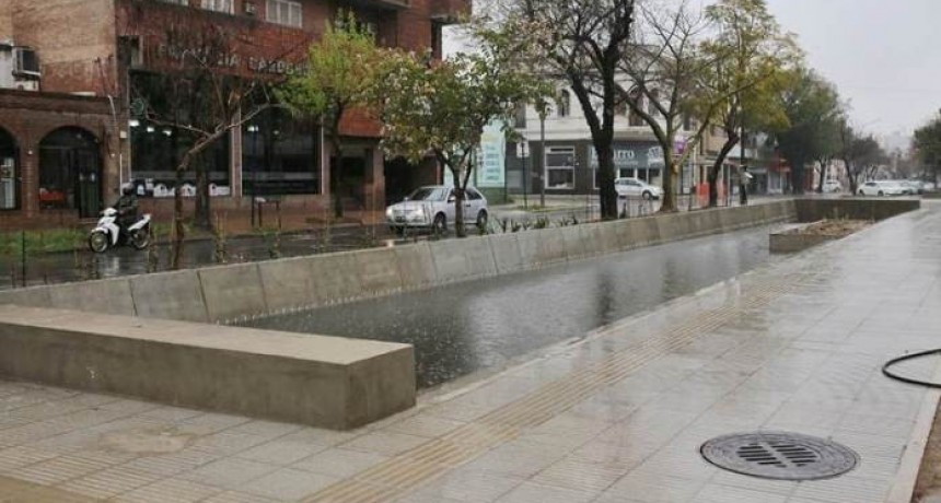 Se instal&oacute; una estaci&oacute;n de bombeo en avenida Freyre y Catamarca