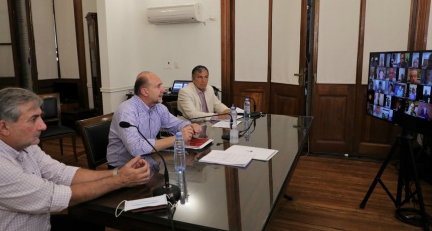 Perotti mantuvo una videoconferencia con gremios de toda la provincia