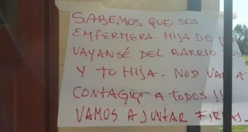 Una enfermera amenazada por sus vecinos abandon&oacute; su casa