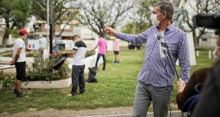 Ida y vuelta solidaria: retribuyen con labores al refugio que los alberga