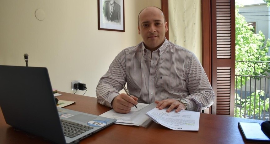 Proponen retirar las armas a polic&iacute;as con denuncia por violencia de g&eacute;nero