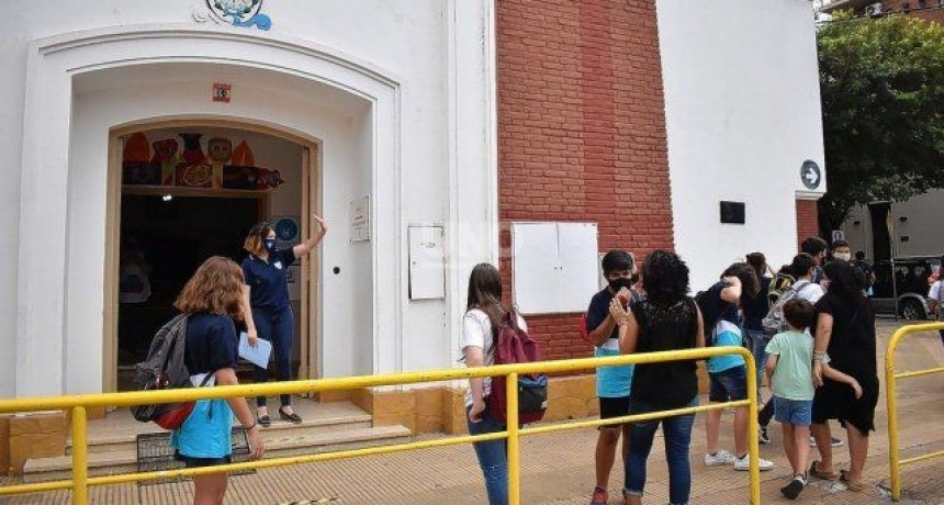 Martorano confirm&oacute; las clases presenciales en Santa Fe y anunci&oacute; el arribo de 60 mil vacunas