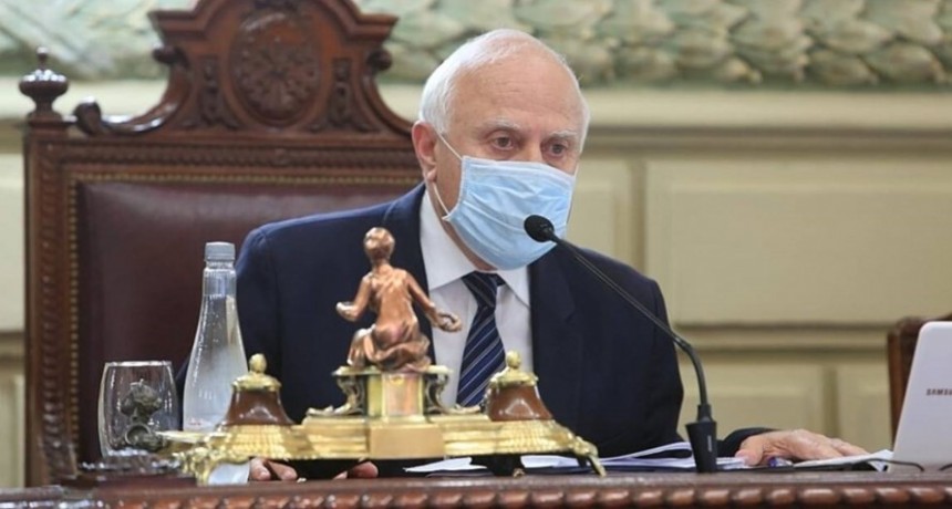 Lifschitz contin&uacute;a con respirador mec&aacute;nico y su estado es estable