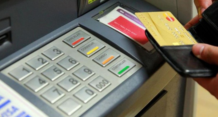 Retir&oacute; 40 mil pesos del cajero  y fue asaltado